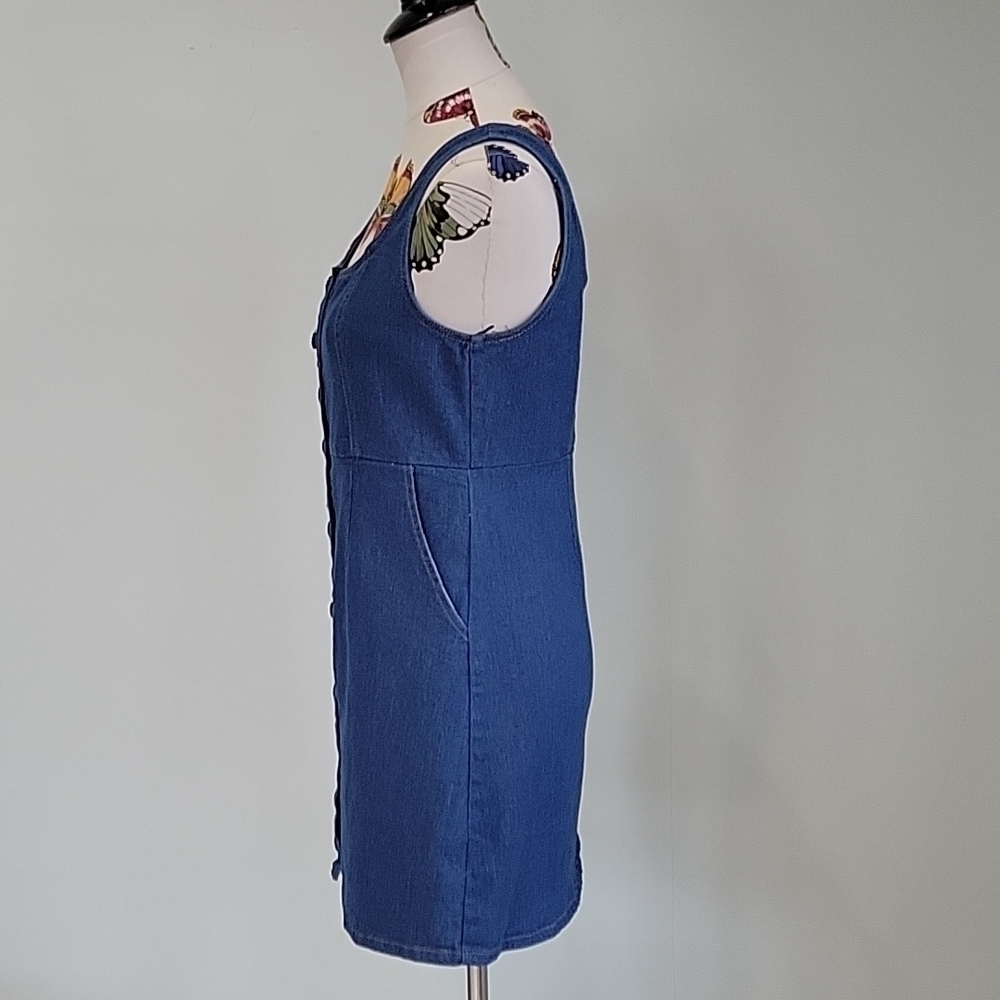 Very J denim jumper with pockets. 100% cotton. Size is Small - Picture 3 of 8